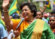 Ministra de Lula e deputados aliados desfilam